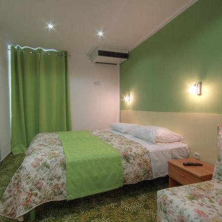 Hotel Sali Bagian luar foto