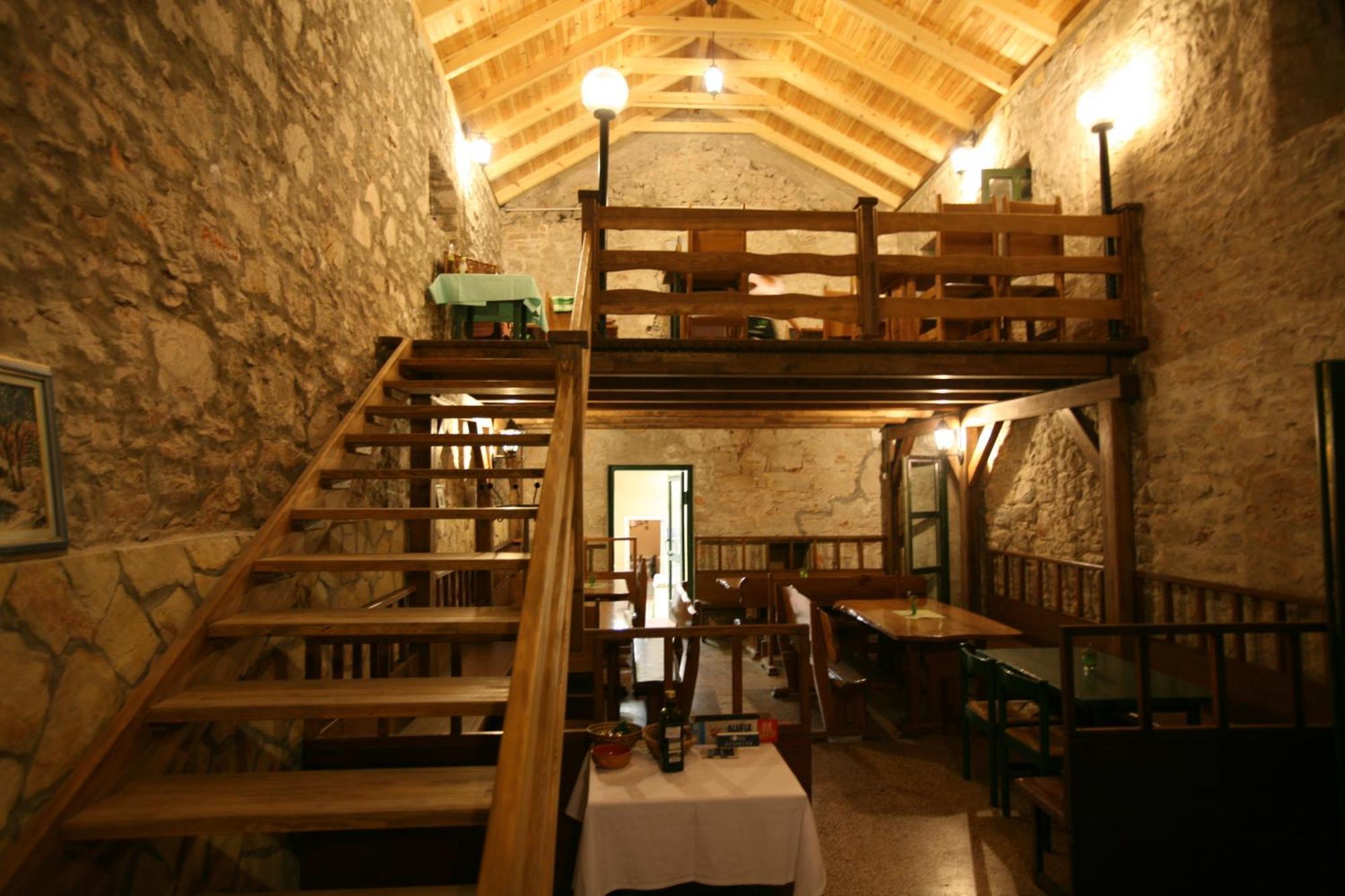 Hotel Sali Bagian luar foto