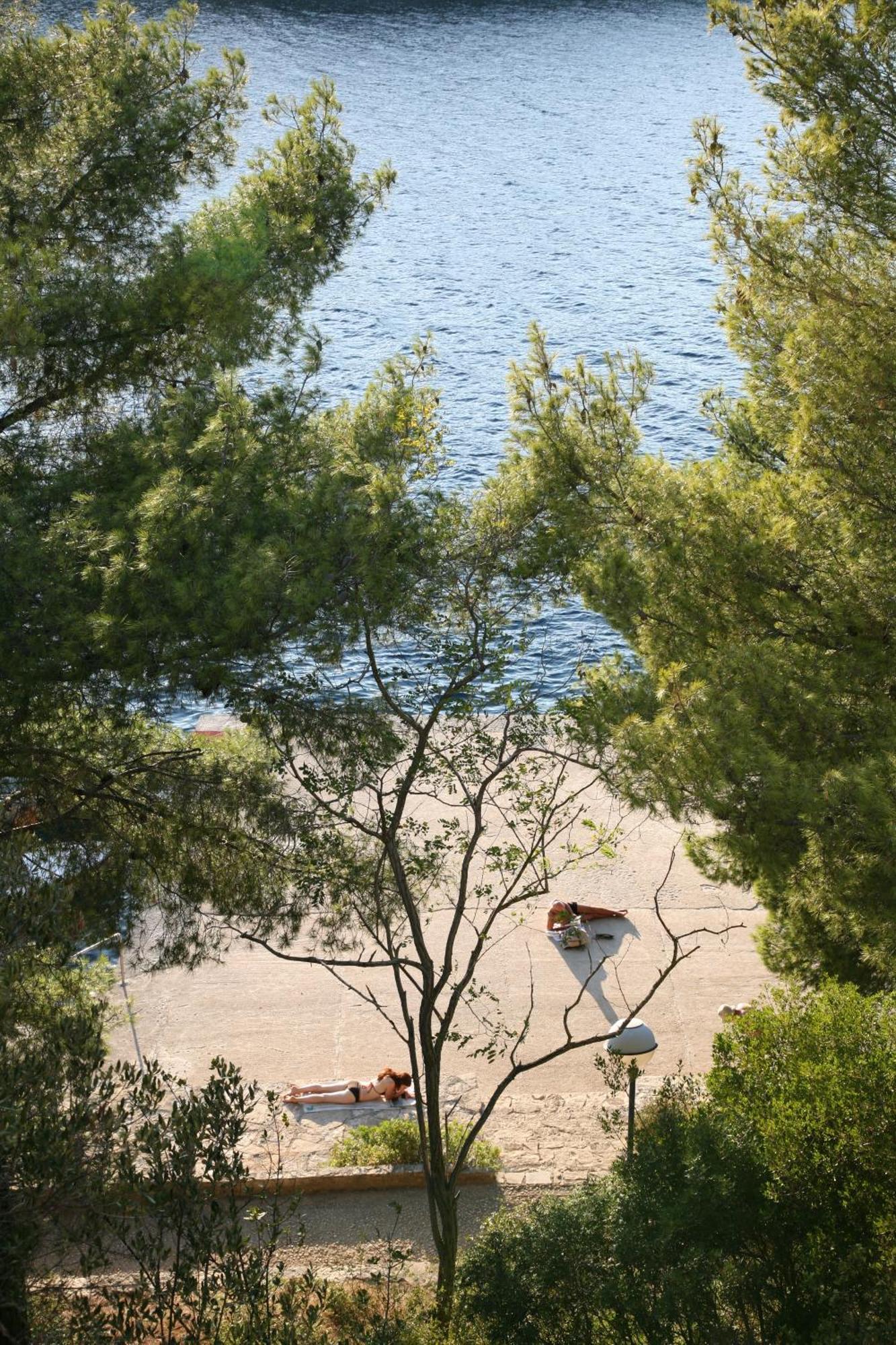 Hotel Sali Bagian luar foto