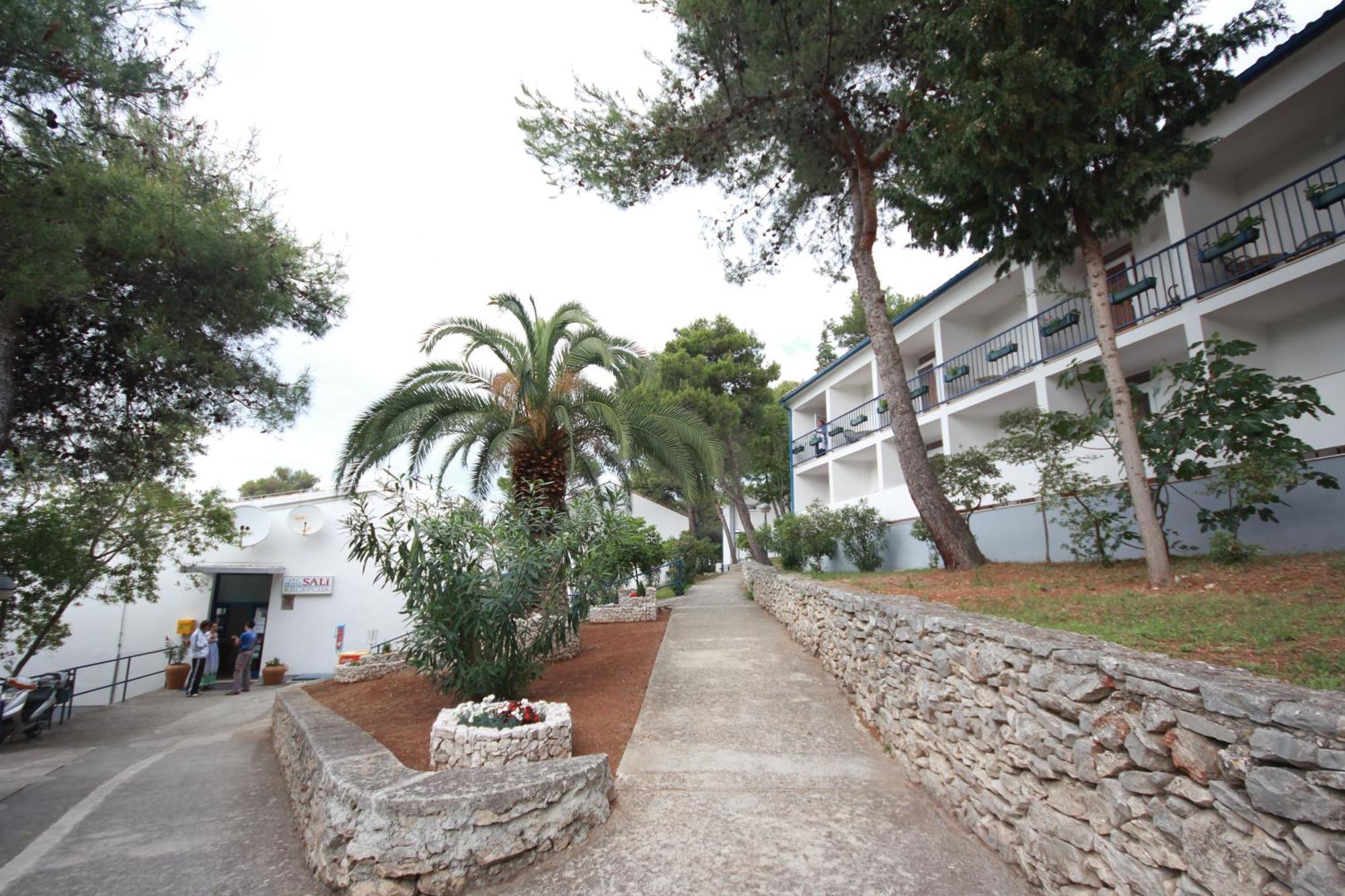 Hotel Sali Bagian luar foto